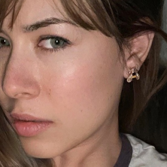 Like Bees🐝to Honey🍯Super Cute Delicate Bumblebee Stud Earrings - Picture 3 of 13